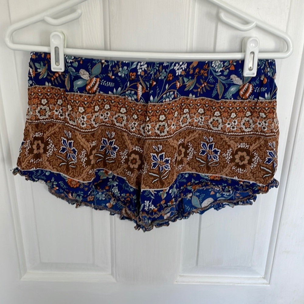 Bohemian pattern shorts with elastic waist size large
